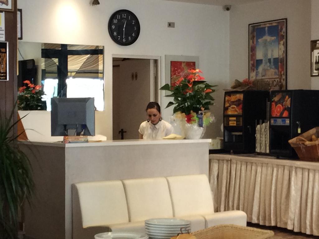 Hotel Granada 카톨리카 외부 사진